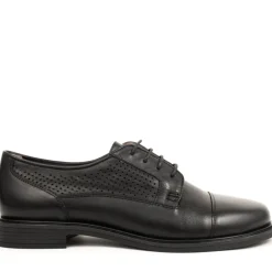 Czarne sznurowane buty