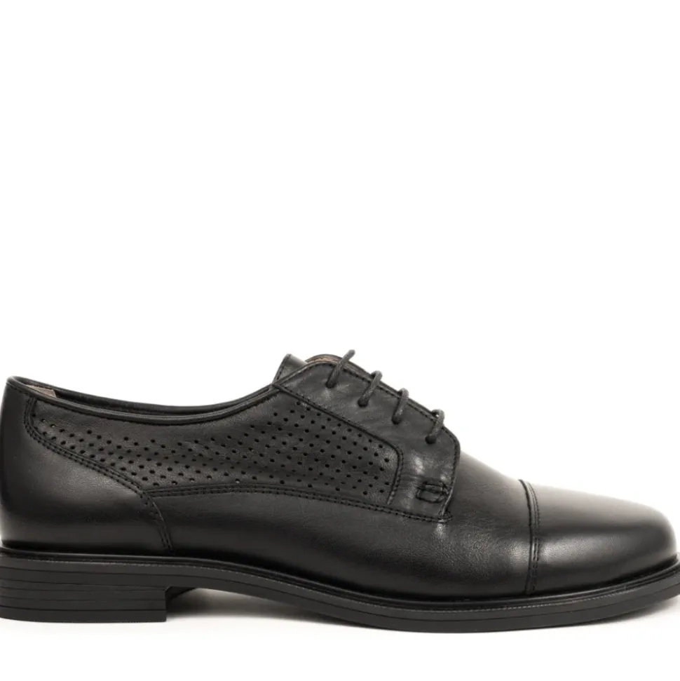 Czarne sznurowane buty