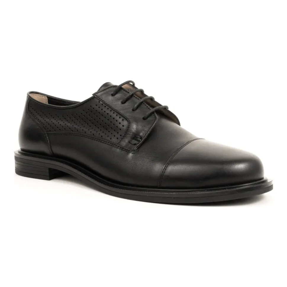 Czarne sznurowane buty