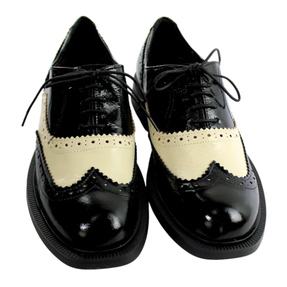 EMILIA3 Laced Shoe