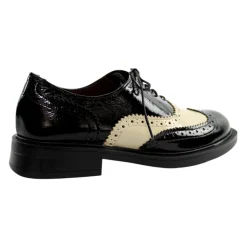 EMILIA3 Laced Shoe