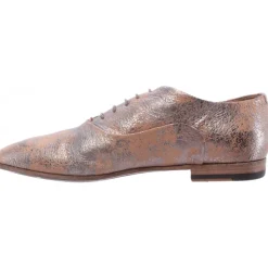 Kobiety i klasyczne buty