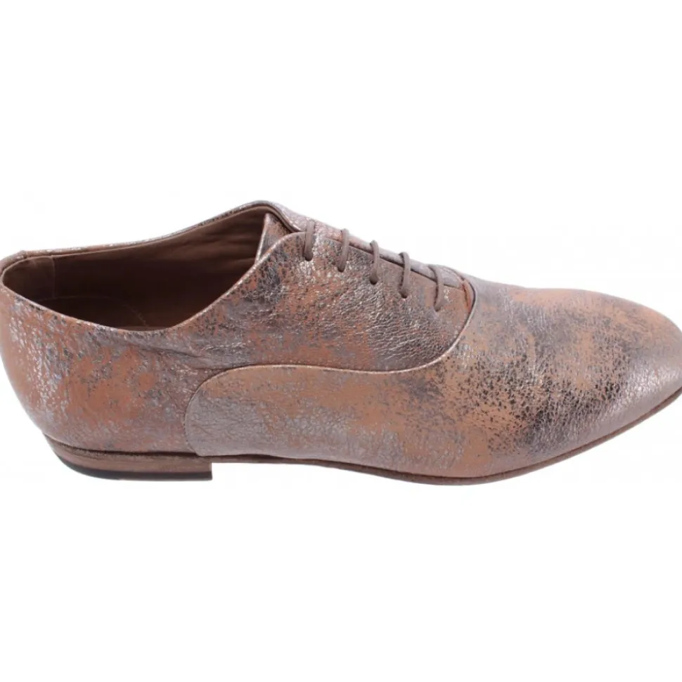 Kobiety i klasyczne buty
