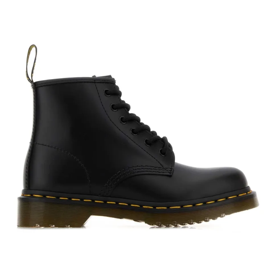 101 Lace-Up Boots