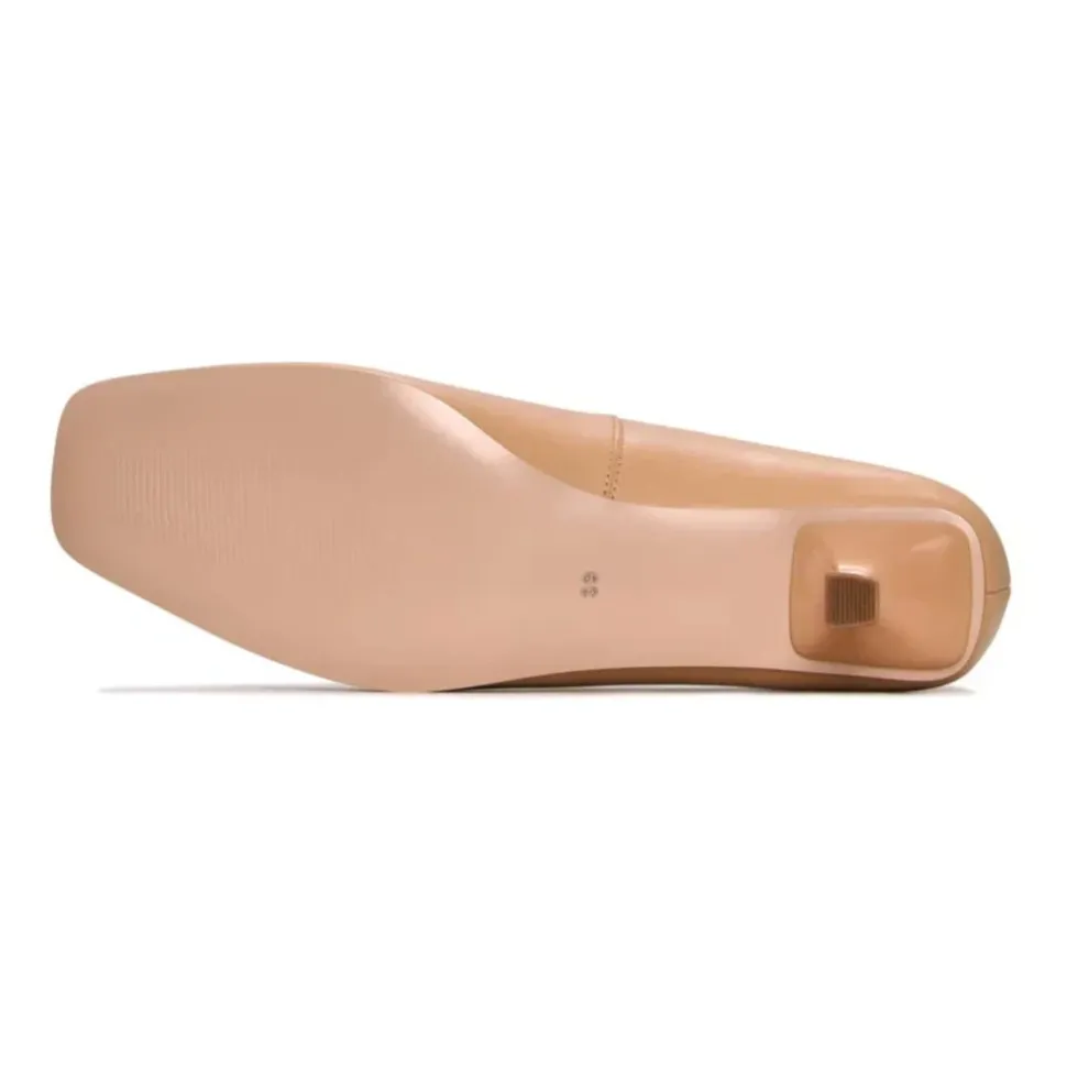 Minimalist Kitten Heels - Beige