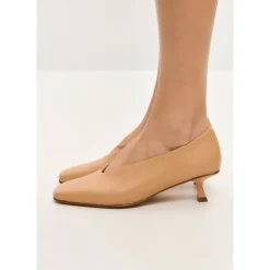 Minimalist Kitten Heels - Beige