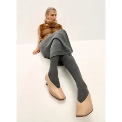 Minimalist Kitten Heels - Beige