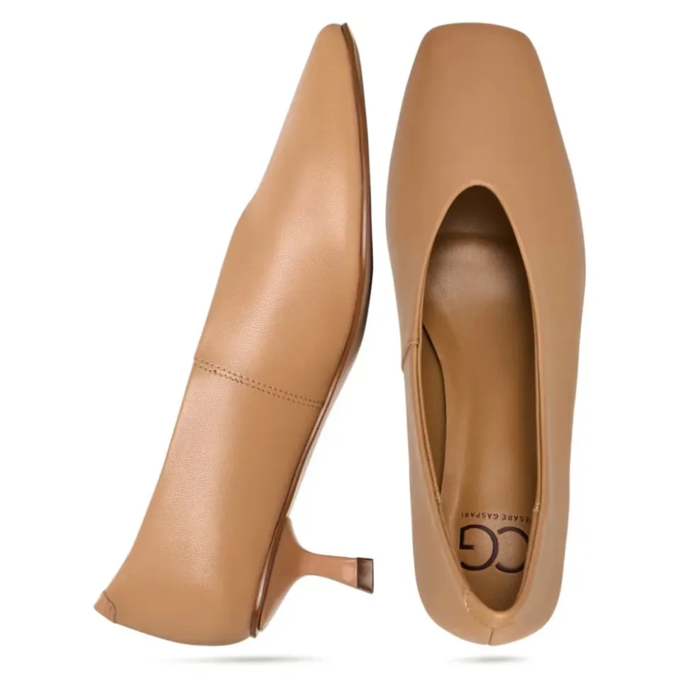 Minimalist Kitten Heels - Beige