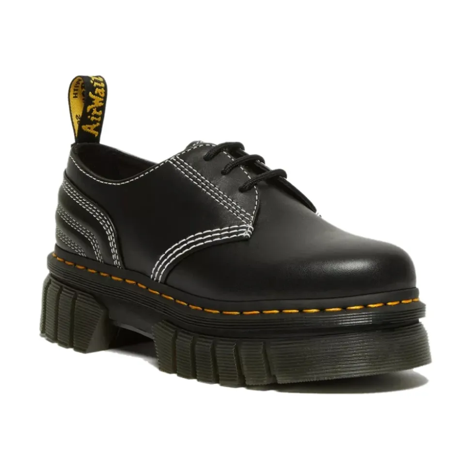 Pikowane buty na platformie