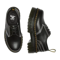 Pikowane buty na platformie