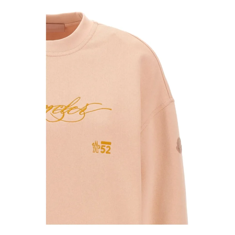 Różowy sweter z haftowanym logo