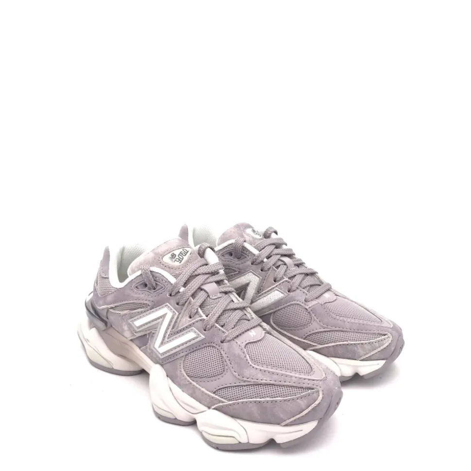 9060 Sneakers