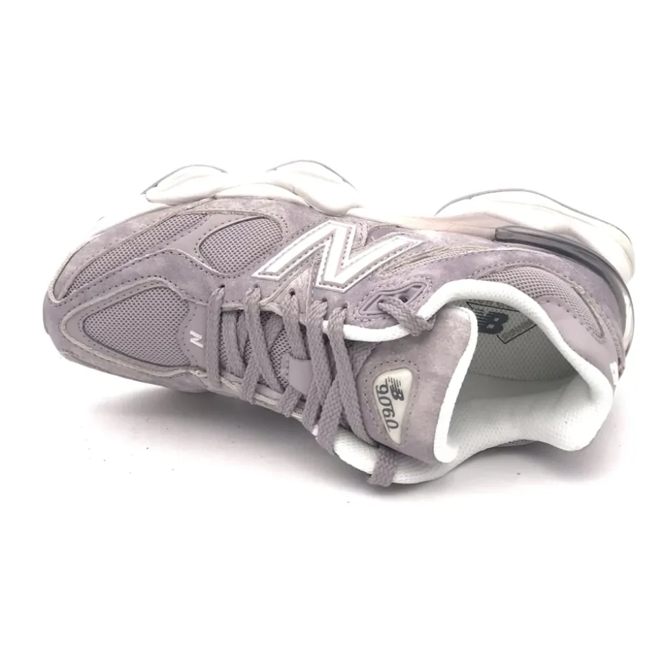9060 Sneakers