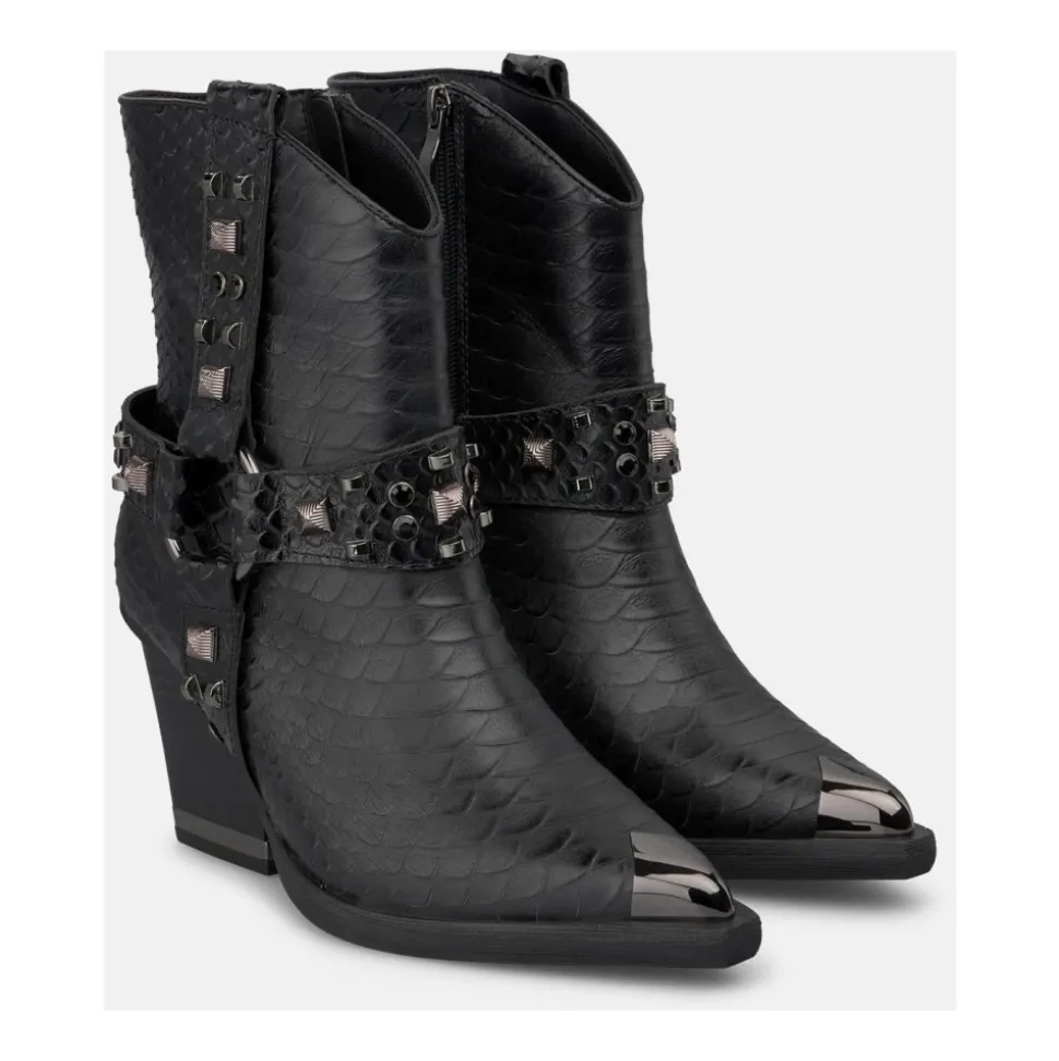 Studded bootie z metalicznym detalem