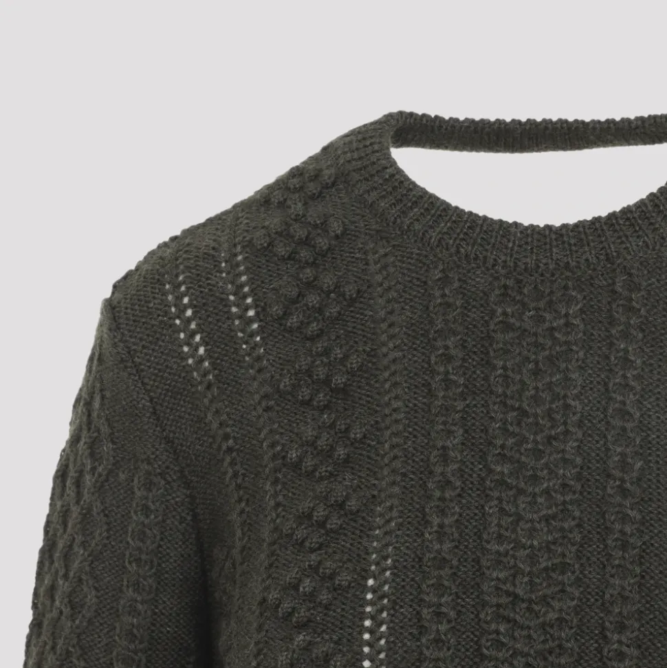 Sweter krótki z warkoczowym splotem