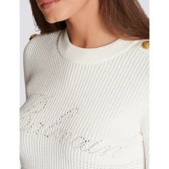 Sweter z charakterystycznym splotem