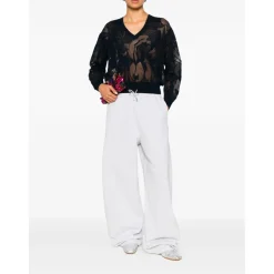 Sweter z dekoltem w serek