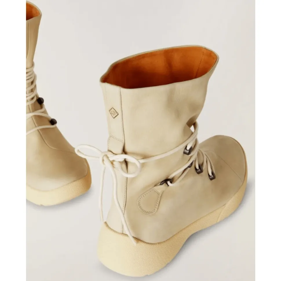 Sznurowane buty trekkingowe z otulaczami na kostki
