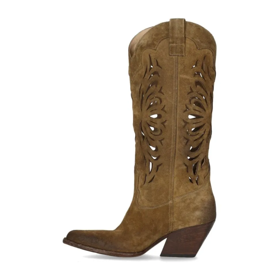 Texańskie buty zamszowe z efektem vintage i rzeźbionymi detalami