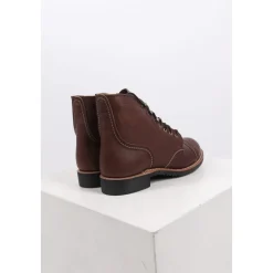 Wysokie sznurowane buty