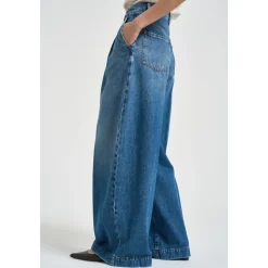 Zachary Jeans